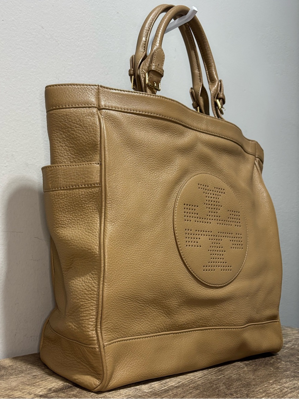 Tory Burch Kipp Tote in Sand Dollar - Picture 6 of 12